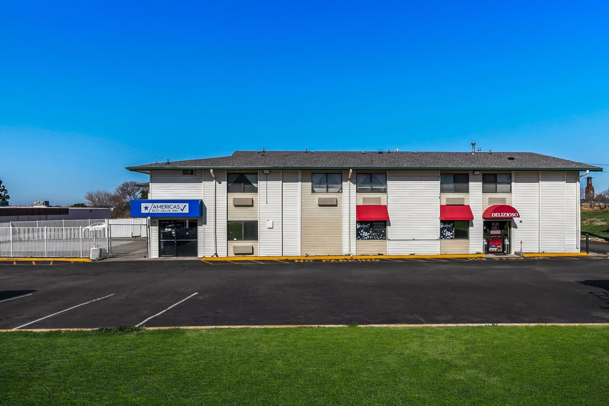 Americas Best Value Inn - Lincoln Airport Экстерьер фото