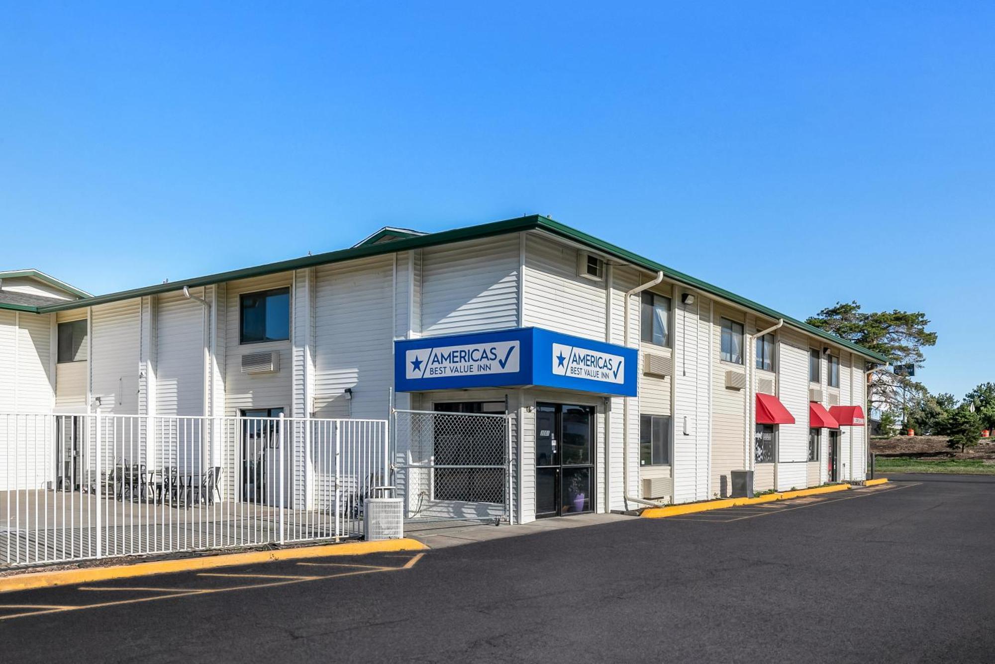 Americas Best Value Inn - Lincoln Airport Экстерьер фото